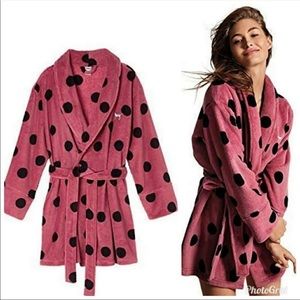 NEVER WORN!!! VS PINK PLUSH ROBE!!!